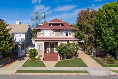 Exquisite 1912 Historic Craftsman estate in the heart of Bankers - photo 2