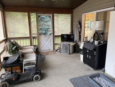 Spacious 3 bedroom, 2 bath, 1456 sq ft home on a double lot that - photo 19