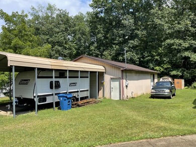 Spacious 3 bedroom, 2 bath, 1456 sq ft home on a double lot that - photo 20