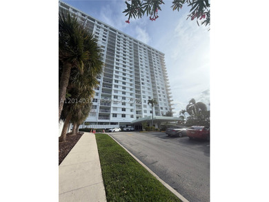 Beautiful and well-maintained unit 1631 in the 500 building at - photo 1