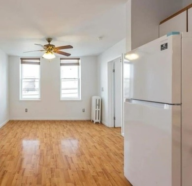 Beautiful 2 bedroom 1 bathroom unit that has natural sunlight - photo 3