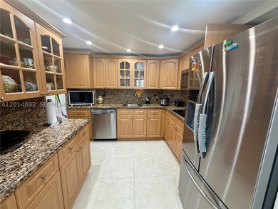 Beautiful and well-maintained unit 1631 in the 500 building at - photo 3