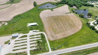 Located just minutes from Lake Rathbun and conveniently - photo 2