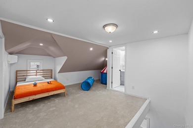 Welcome to this beautifully renovated, move-in-ready 2-family - photo 33