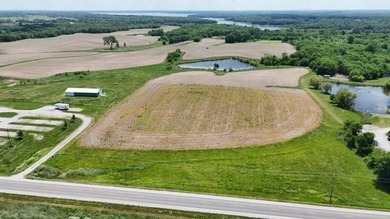 Located just minutes from Lake Rathbun and conveniently - photo 3