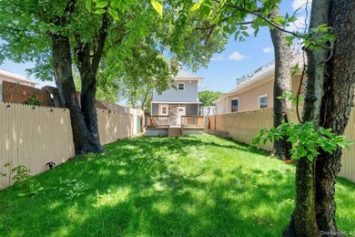 Welcome to this beautifully renovated, move-in-ready 2-family - photo 44