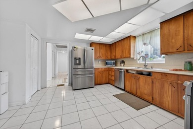 SELLER IS OFFERING $5,000 TOWARDS BUYER'S CLOSING COST! This - photo 3