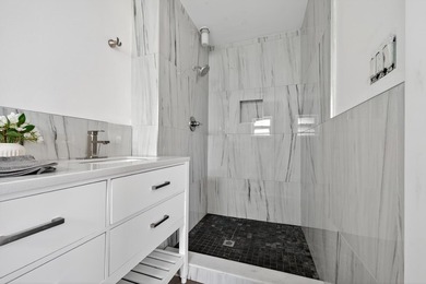 SELLER IS OFFERING $5,000 TOWARDS BUYER'S CLOSING COST! This - photo 4