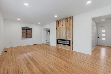 Welcome to this beautifully updated 5-bedroom, 3-bath - photo 8