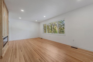 Welcome to this beautifully updated 5-bedroom, 3-bath - photo 10