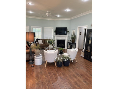 Beautiful 3 bedroom, 2 bathroom home featuring a spacious open - photo 14