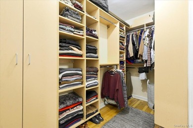 Welcome to this spacious and sun-filled Junior 1/One-Bedroom - photo 15