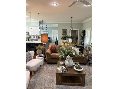 Beautiful 3 bedroom, 2 bathroom home featuring a spacious open - photo 15
