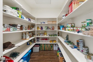 A dream property for the car enthusiast, toy collector, or RV - photo 15
