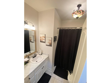 Beautiful 3 bedroom, 2 bathroom home featuring a spacious open - photo 17