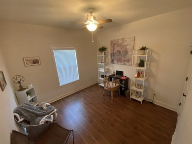 Beautiful 3 bedroom, 2 bathroom home featuring a spacious open - photo 18