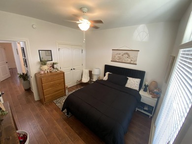 Beautiful 3 bedroom, 2 bathroom home featuring a spacious open - photo 19