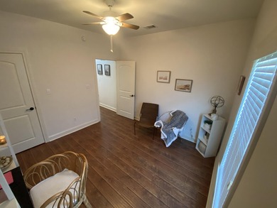 Beautiful 3 bedroom, 2 bathroom home featuring a spacious open - photo 20