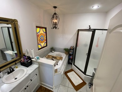 Beautiful 3 bedroom, 2 bathroom home featuring a spacious open - photo 22