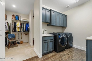 A dream property for the car enthusiast, toy collector, or RV - photo 22