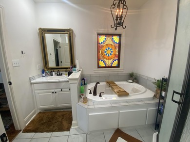 Beautiful 3 bedroom, 2 bathroom home featuring a spacious open - photo 23