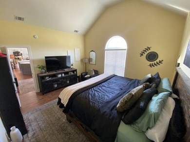 Beautiful 3 bedroom, 2 bathroom home featuring a spacious open - photo 24