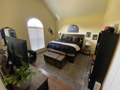 Beautiful 3 bedroom, 2 bathroom home featuring a spacious open - photo 25