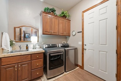 Price Improvement! Welcome to this spacious rambler ideally - photo 25
