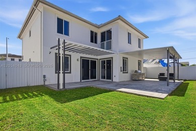 Luxury Living in South Florida - A Hidden Gem in Vanessa's Place - photo 4