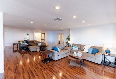 Perched high above the ocean in coveted Waialae Iki, this - photo 8