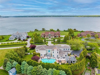 Set behind layers of mature landscaping and sculpted hedges - photo 2