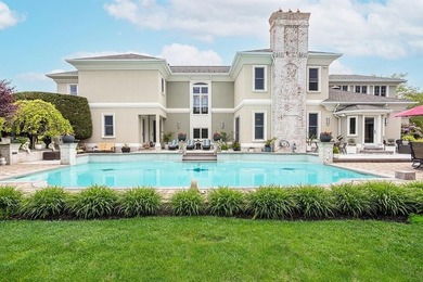 Set behind layers of mature landscaping and sculpted hedges - photo 7