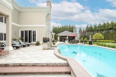 Set behind layers of mature landscaping and sculpted hedges - photo 9