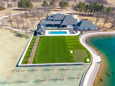 Set behind a sweeping private drive on 21.5 meticulously - photo 4