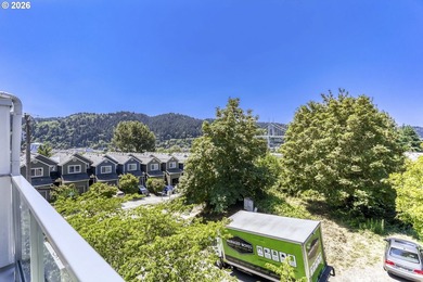Nestled in the heart of beautiful Cathedral Park in the vibrant - photo 23