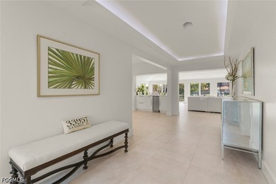 Welcome to this breathtaking, light-filled, airy modern - photo 6