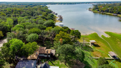 Retreat on Cedar Creek Lake - Lake Home For Sale in Eustace, Texas