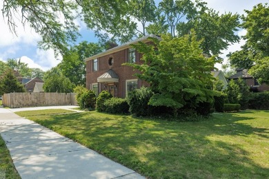 PRICE REDUCED! Beautiful center-entrance Colonial ideally - photo 4