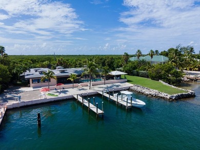 Morton Manor is a timeless estate nestled along the Gulf's bay - photo 6