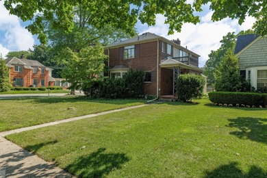 PRICE REDUCED! Beautiful center-entrance Colonial ideally - photo 6