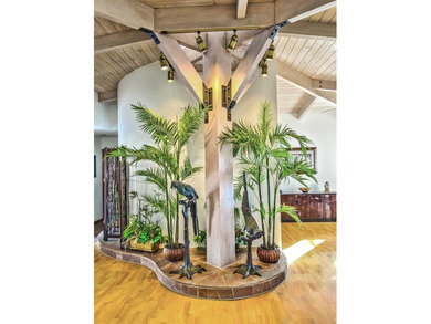 Morton Manor is a timeless estate nestled along the Gulf's bay - photo 10