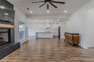 Beautiful approx. 2130 sq ft brick home featuring an open floor - photo 7