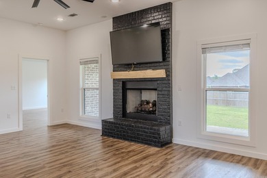 Beautiful approx. 2130 sq ft brick home featuring an open floor - photo 9
