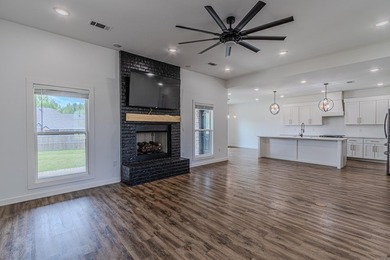 Beautiful approx. 2130 sq ft brick home featuring an open floor - photo 10