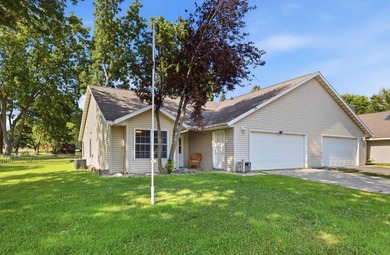 Beautiful One-Level Living at its finest...Spacious 2 Bedroom 2 - photo 2