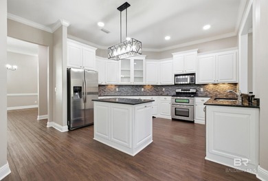 Beautifully updated 4BR/3BA home in the Rock Creek Golf Club - photo 15