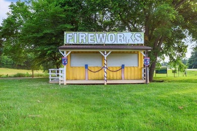 Great well-maintained building on just under an acre available - photo 29
