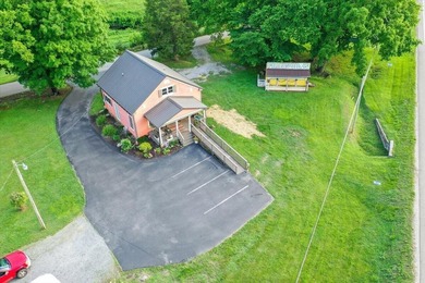 Great well-maintained building on just under an acre available - photo 31
