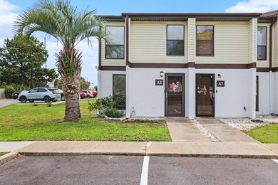 Beautiful end-unit townhome in the heart of North Myrtle Beach! - photo 1