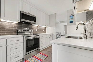 Beautiful end-unit townhome in the heart of North Myrtle Beach! - photo 2
